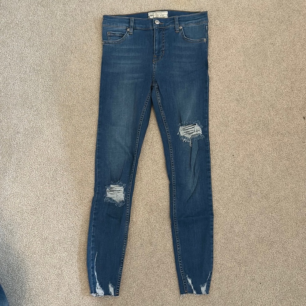 Free people jeans! Women’s size 25, skinny jean.